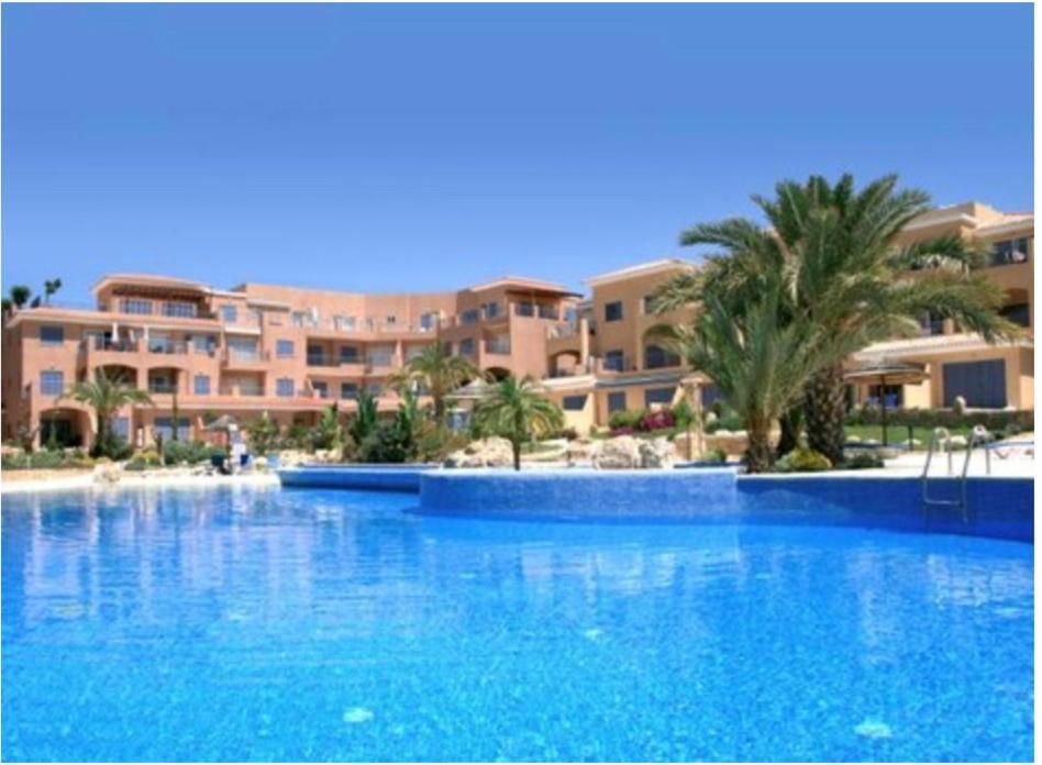 Comfortable 2 Bedroom Apartment In Popular Limnaria Gardens Пафос Екстериор снимка