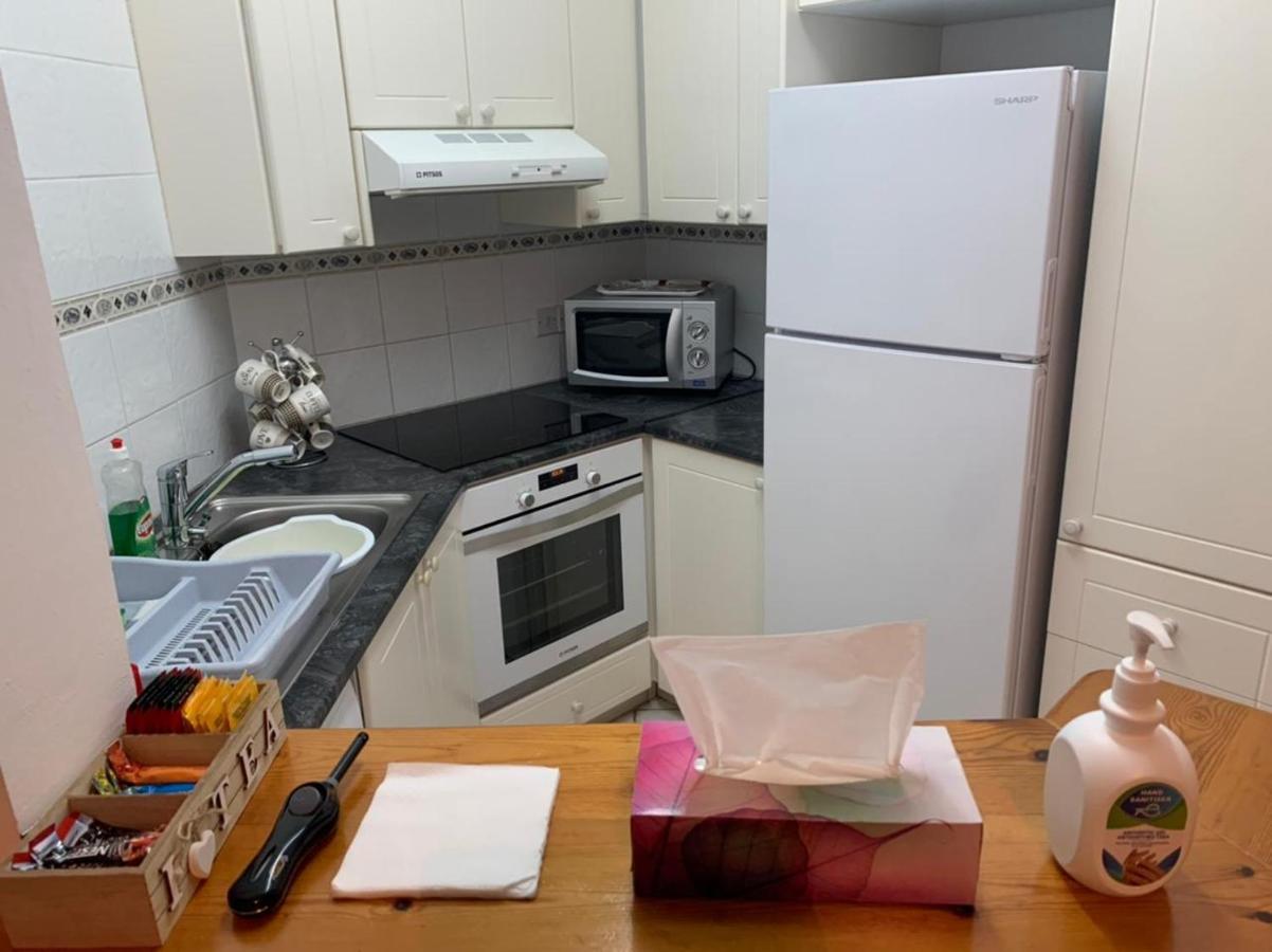 Comfortable 2 Bedroom Apartment In Popular Limnaria Gardens Пафос Екстериор снимка