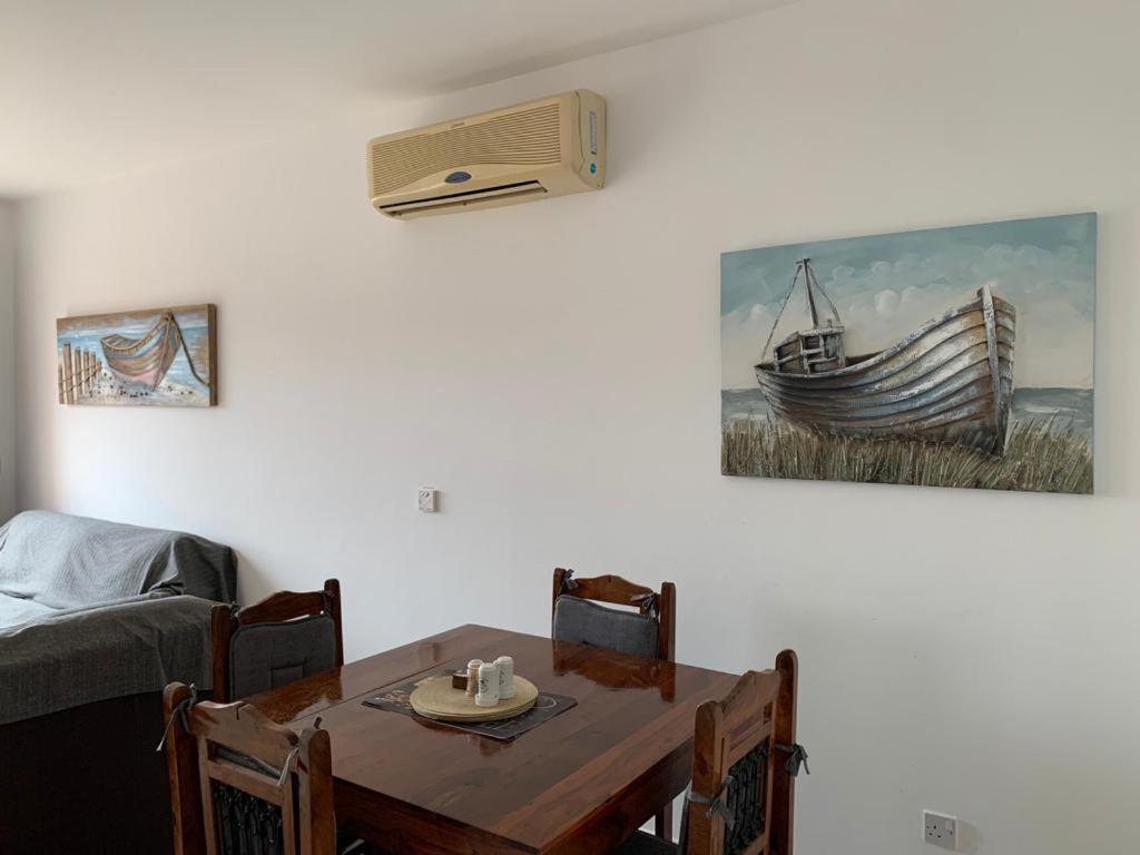 Comfortable 2 Bedroom Apartment In Popular Limnaria Gardens Пафос Екстериор снимка