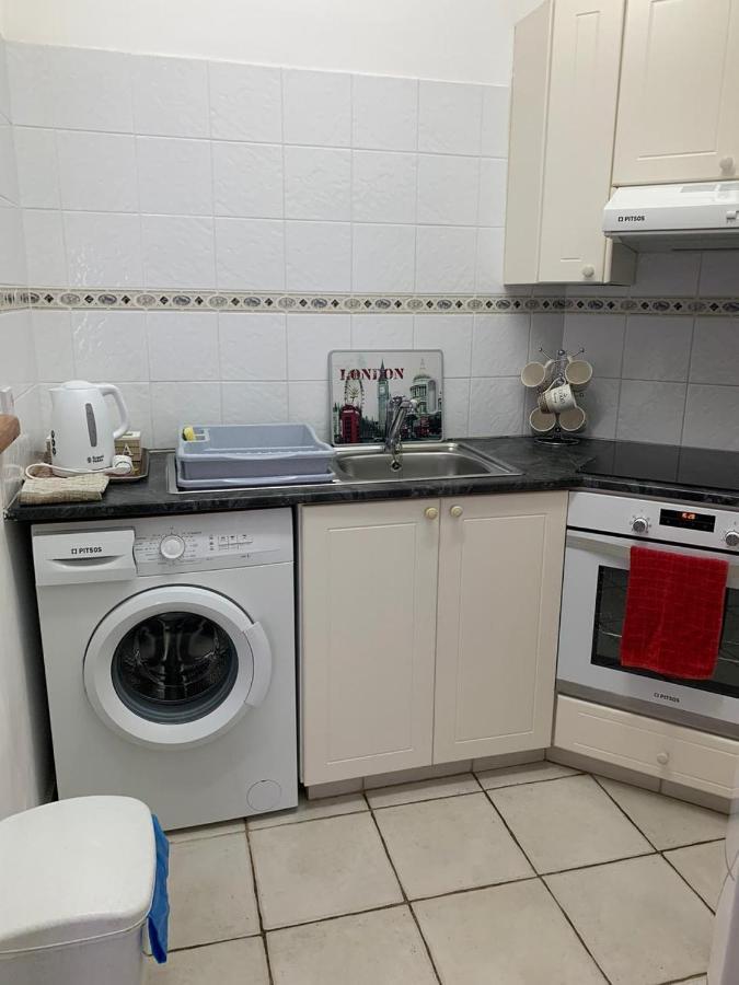 Comfortable 2 Bedroom Apartment In Popular Limnaria Gardens Пафос Екстериор снимка