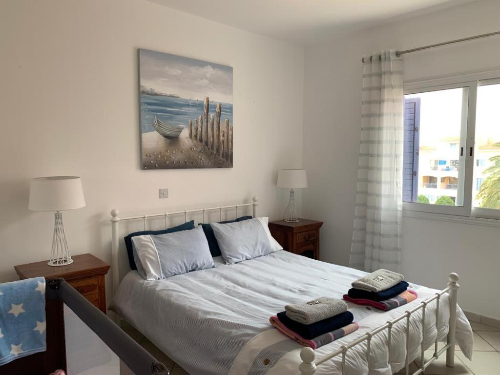 Comfortable 2 Bedroom Apartment In Popular Limnaria Gardens Пафос Екстериор снимка