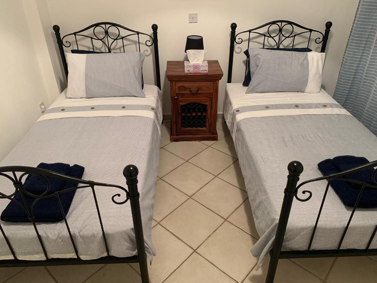 Comfortable 2 Bedroom Apartment In Popular Limnaria Gardens Пафос Екстериор снимка