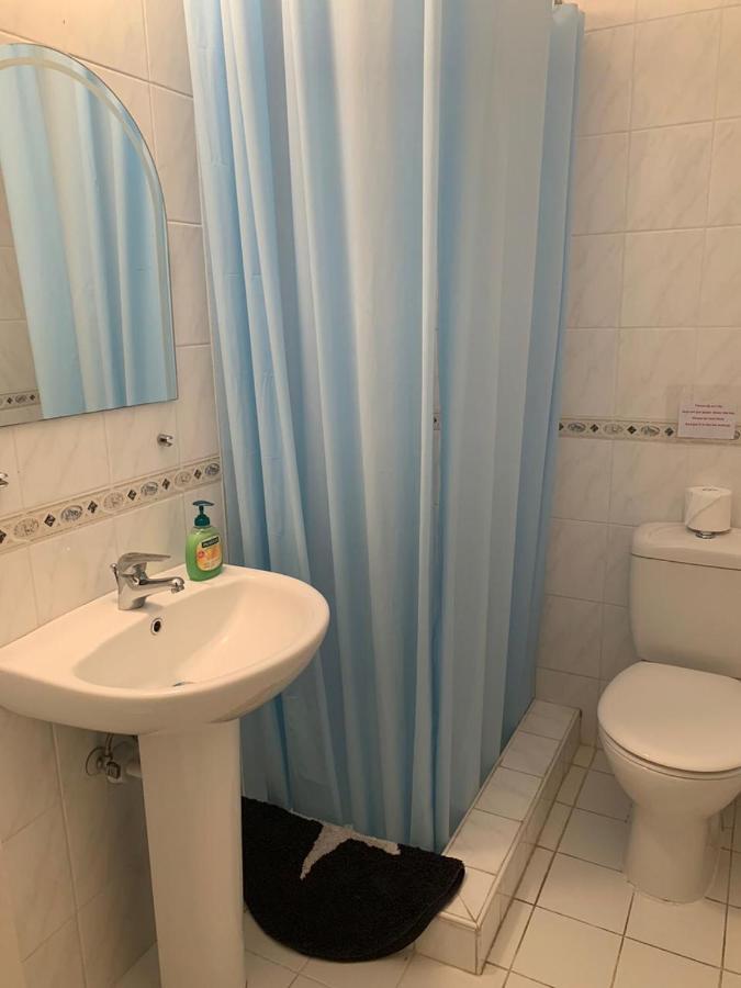 Comfortable 2 Bedroom Apartment In Popular Limnaria Gardens Пафос Екстериор снимка