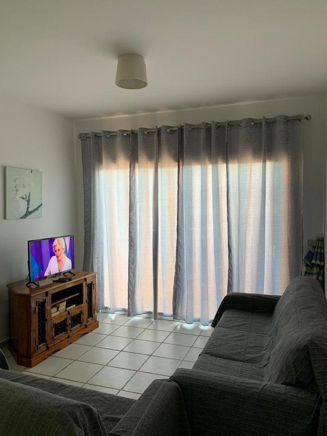 Comfortable 2 Bedroom Apartment In Popular Limnaria Gardens Пафос Екстериор снимка